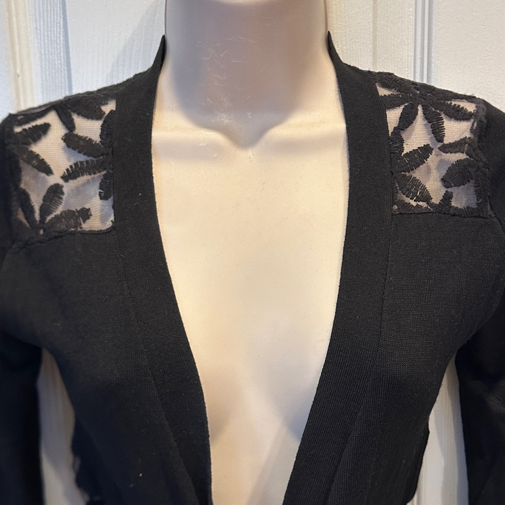 Elegant cropped Black Lace Detail Women's sweater Jacket